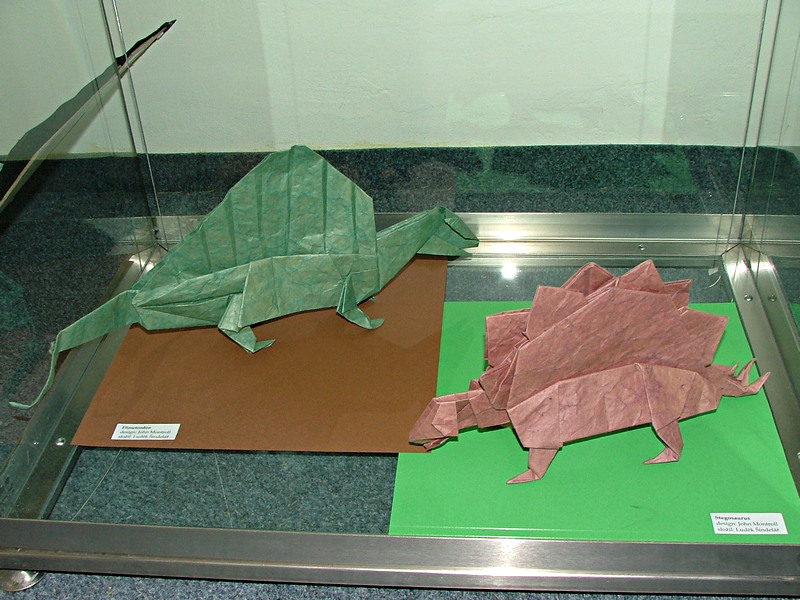 John Montroll: stegosaurus a dimetrodon