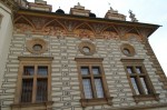 Svatba proběhla na nádvoří zámku v Průhonicích.
